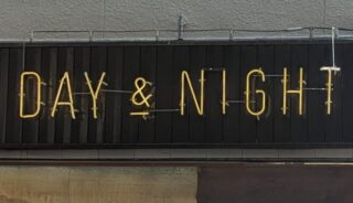 【DAY&NIGHT】白金の店内ペットOKのサンドイッチショップ