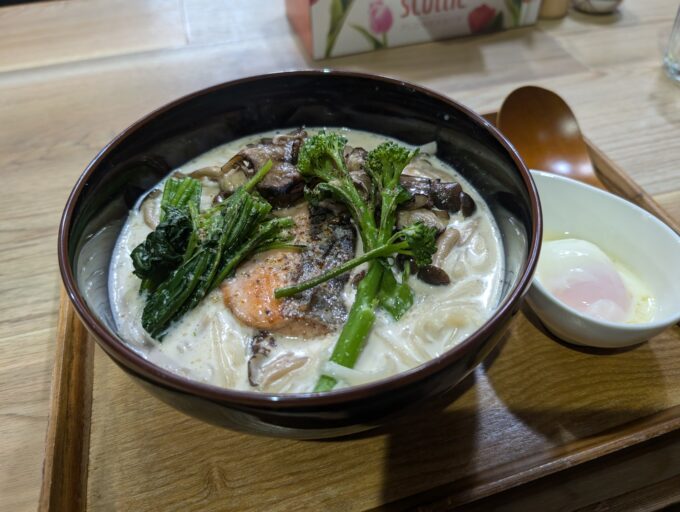 鮭ときのこクリームうどん